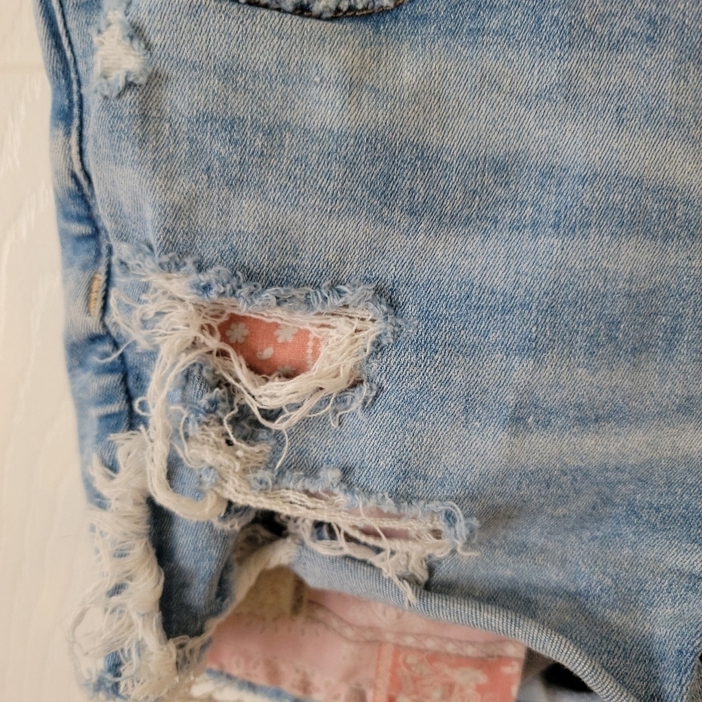 American Eagle 4 High Rise Denim Shorts Shortie Distressed - Picture 3 of 9
